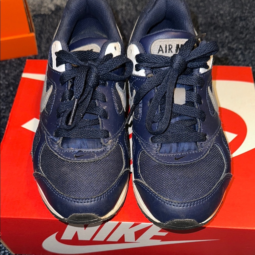 Nike Blue Sneakers Classic Low-Top Design